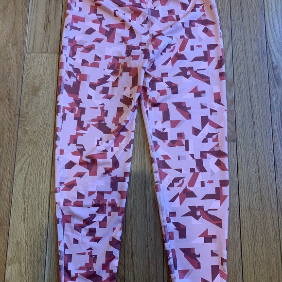 Under Armour girls cropped stretchy pants . New - Picture 8 of 8